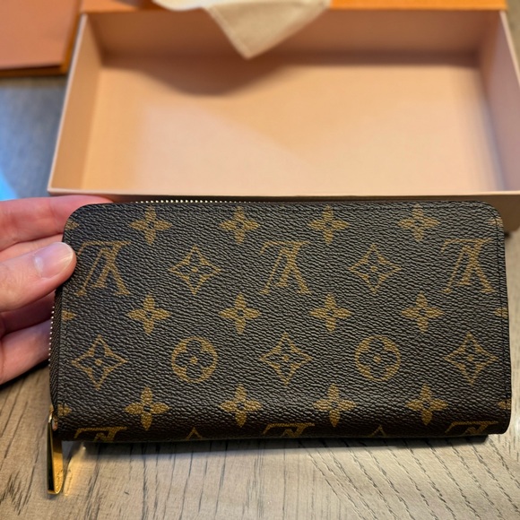 Louis Vuitton Brown Monogram Zippy Wallet